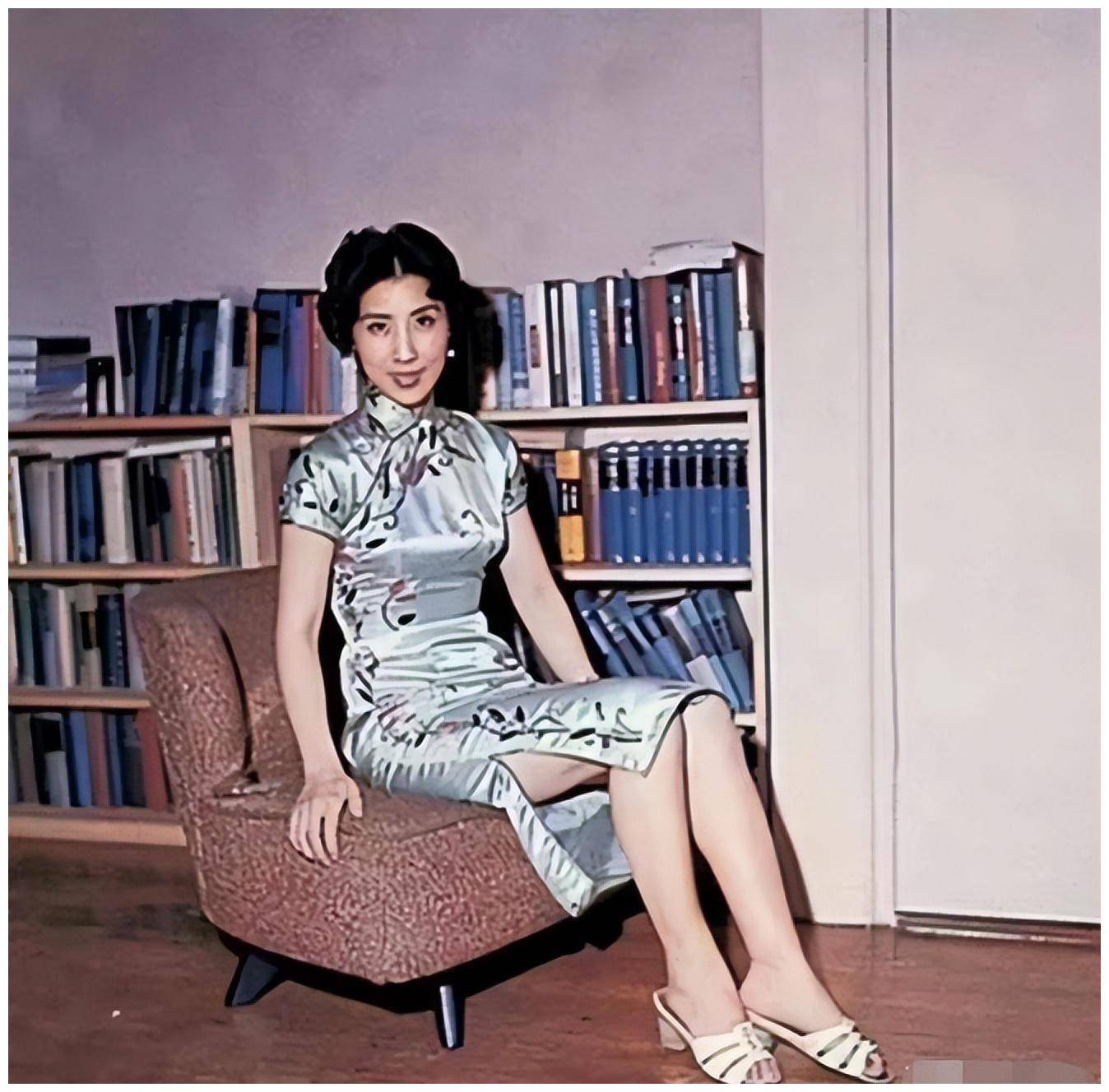 1969年,张灵甫遗孀王玉龄在纽约拍下这张照片,为其守寡74年