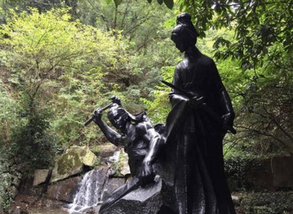 《吴越春秋·阖闾内传》记载:"莫邪,干将之妻也.