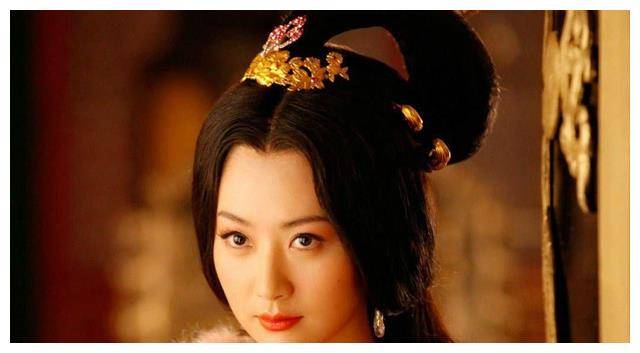 就这样,李园找了一个机会先做了春申君的侍从.然后,又找了一个机