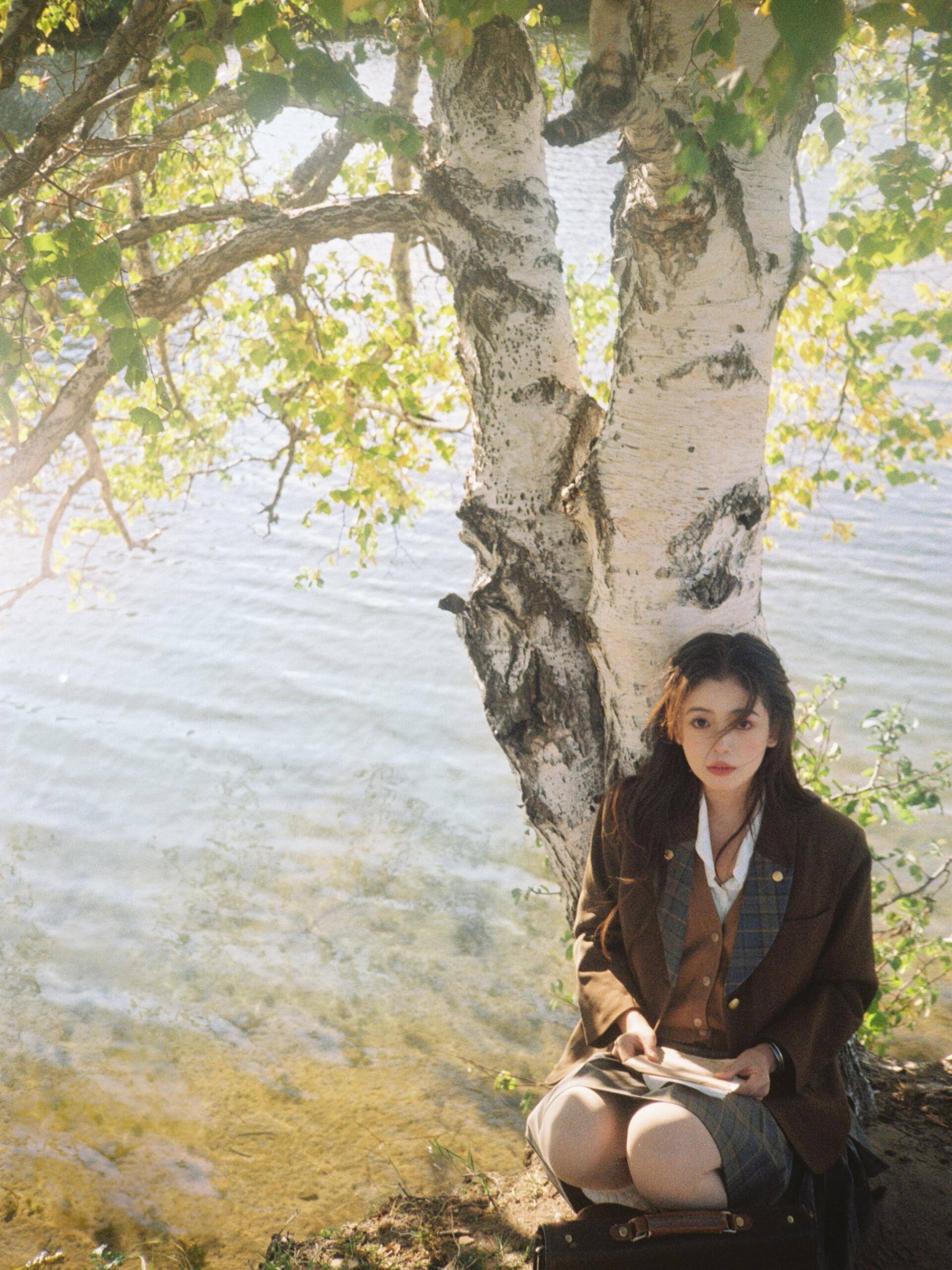 波光粼粼的水边人像创作