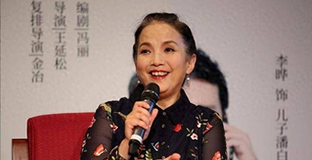 善恶终有报!曾为安倍晋三哭丧的吕丽萍,如今活成了一个"笑话"