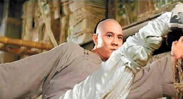 原创历史上的黄飞鸿:街头卖艺出身,勇斗恶犬而闻名,晚年丧徒丧子