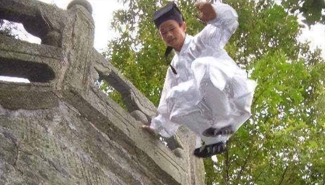 原创"轻功大师"陈师行:19米高台一跃而下,科学修仙靠"翻车"证明