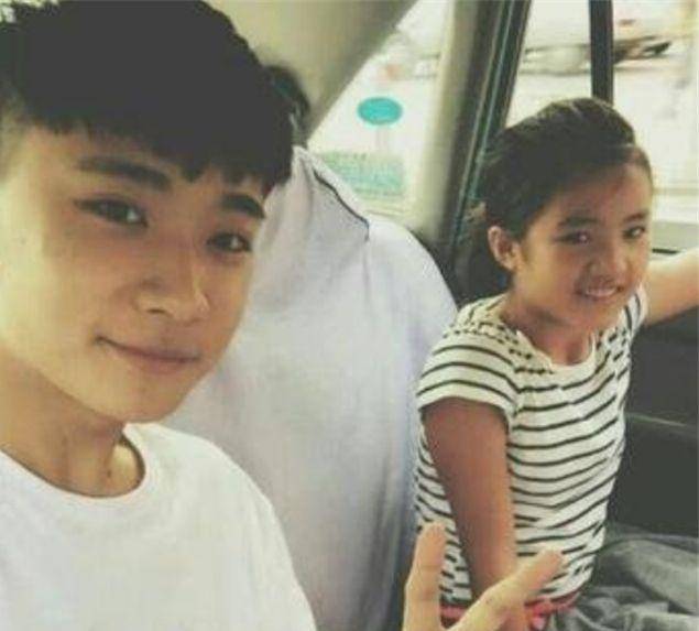 曾参加《变形计》的李勒优,6年前被城市家庭收养,如今宠成公主