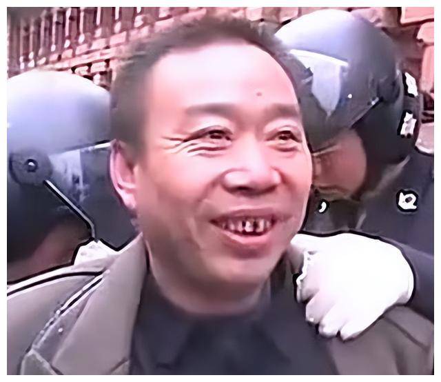 山西悍匪胡文海:承包煤矿失败,一夜杀害14人,在法庭上