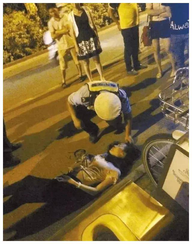 2016年"南宁女子骑电动车被踹案":踹人男子获刑10年,赔偿13万