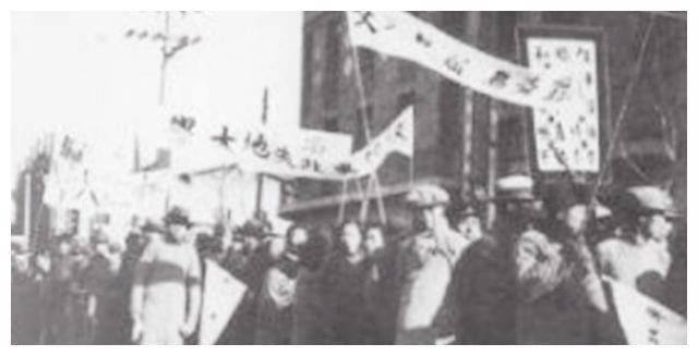 1952年,黄敬汇报天津工作情况,毛主席听后:你是来问我要钱的吧_组织_革命_抗日