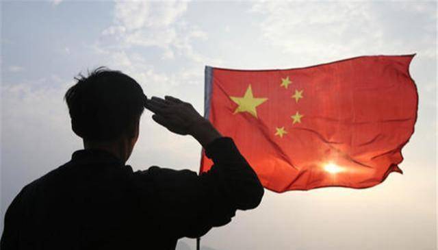 五星红旗的设计者是谁?不是设计师,当年奖金500元