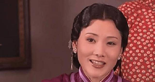 杨九红和白佳莉四次见面,表现得一次比一次差.难怪女儿不认她