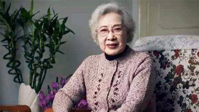 "不老女神"秦怡的人生是怎样的?98岁的她,为何依旧那么美丽?