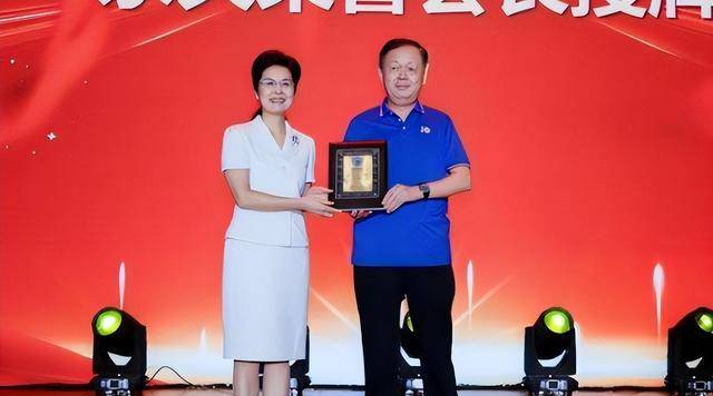 她33岁任副市长,39岁任江西副省长,如今55岁,仍奋斗在一线_谢茹_工作