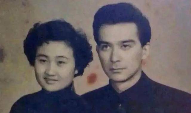 结婚之后,王德民害怕累着妻子,总是在工作之余,主动分担家务劳动.