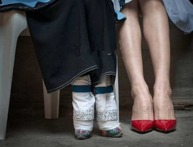 民国三寸金莲:靠小脚"嫁入豪门",洗脚痛到哭,丈夫却爱不释手