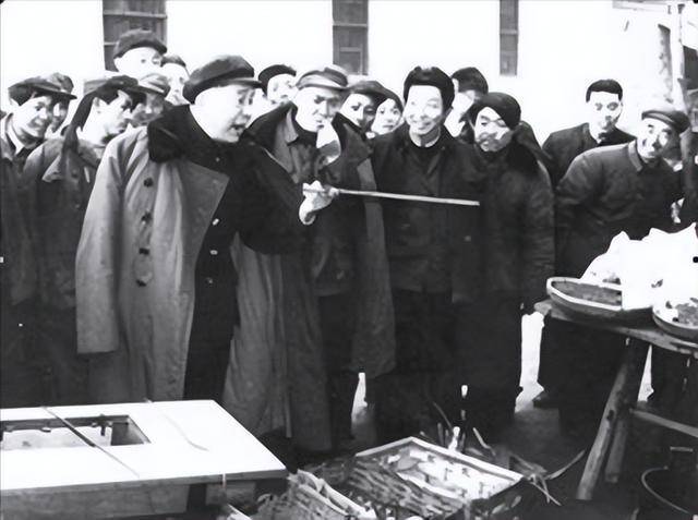师长扮伙夫,背着行军锅逃跑,韩先楚大笑:李先生,大锅不沉啊?_李正谊_赵振_我军