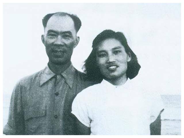 当年他是师长他是团政委,28年后师长成上将,团政委却是开国元帅_周士第_敌人_起义军