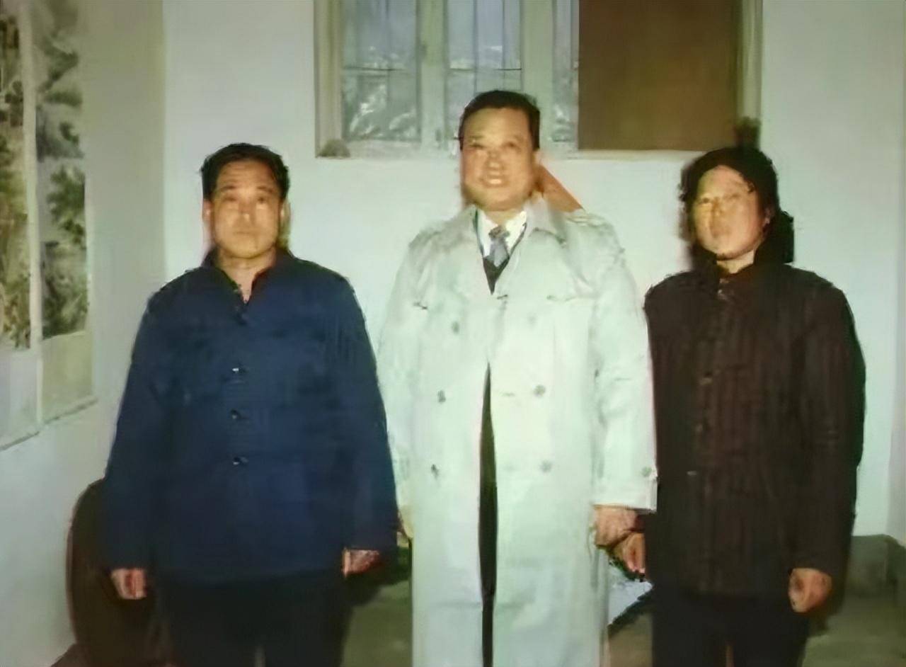 在办企业的初期,倪献策充满了雄心壮志,希望通过自己的努力回报江西