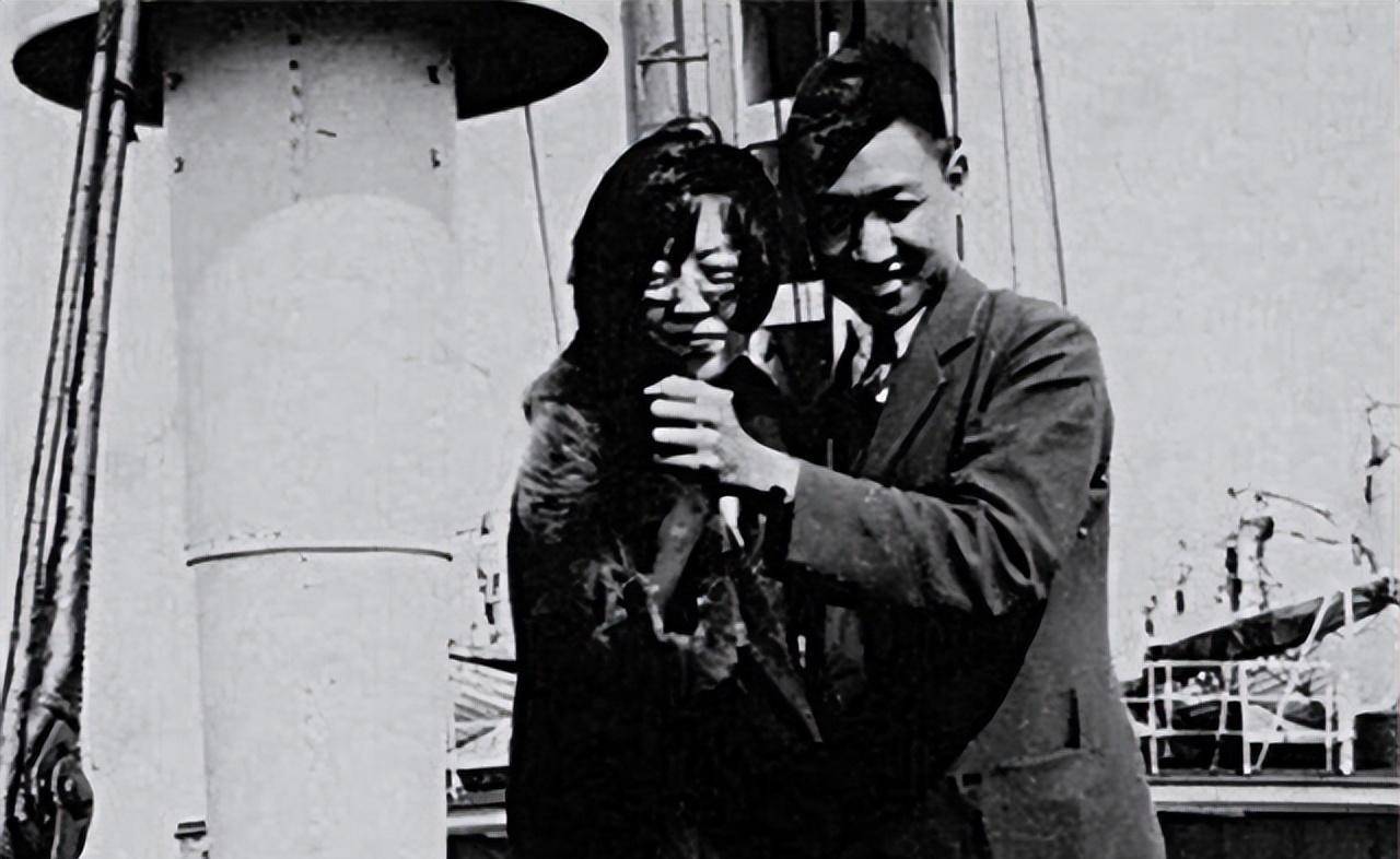张茂渊:为一块霞帔,苦等初恋55年,终于在78岁嫁给了闺蜜的老公