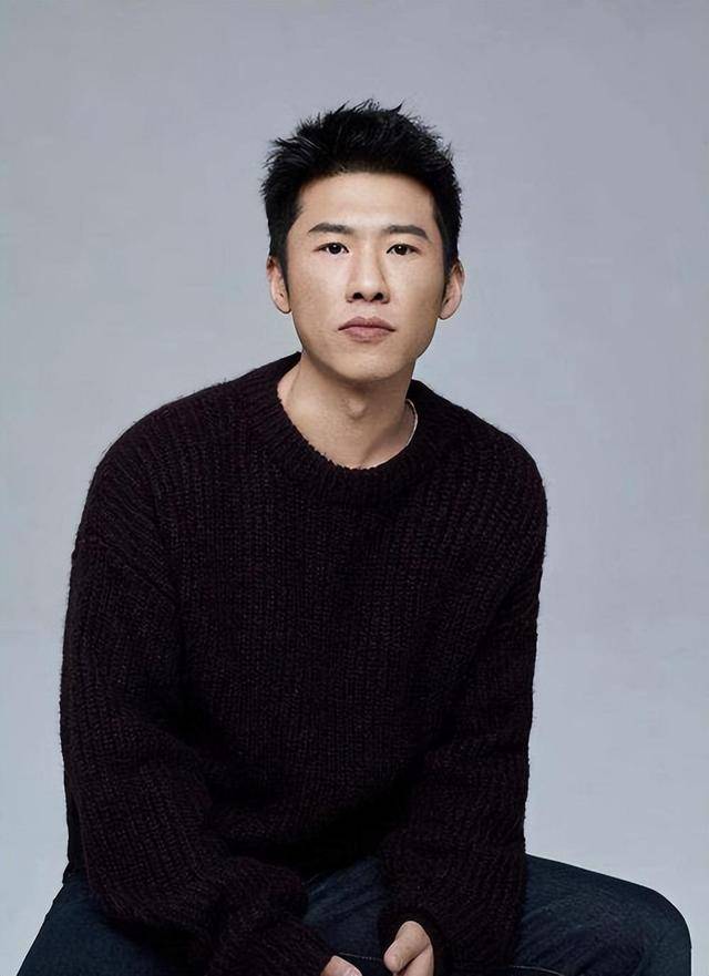 纪实"星二代"王骁:40岁才走红娶初恋生一女,是母亲王馥荔的骄傲