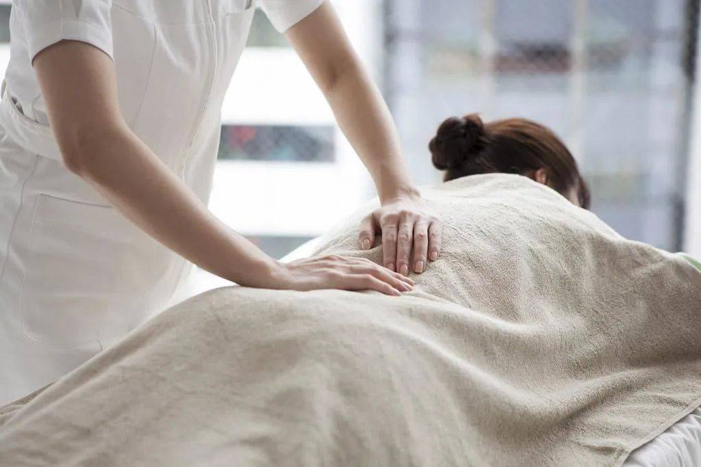 没有按摩师证的话能不能开按摩店(没有按摩资格证可以从事按摩工作吗)