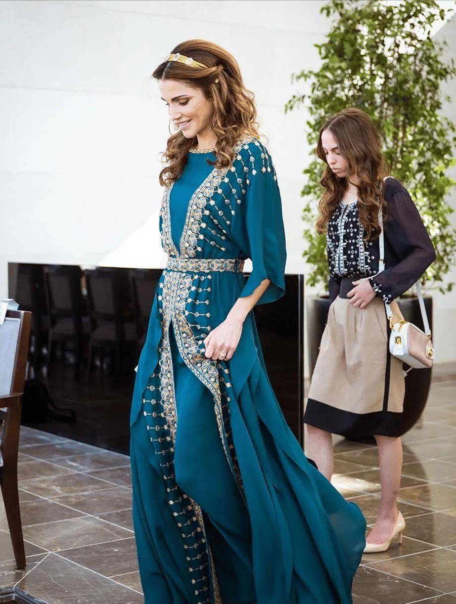 赶走"婆婆,被丈夫独宠29年,比公主小姑子幸福_拉尼娅_阿卜杜拉_侯赛因