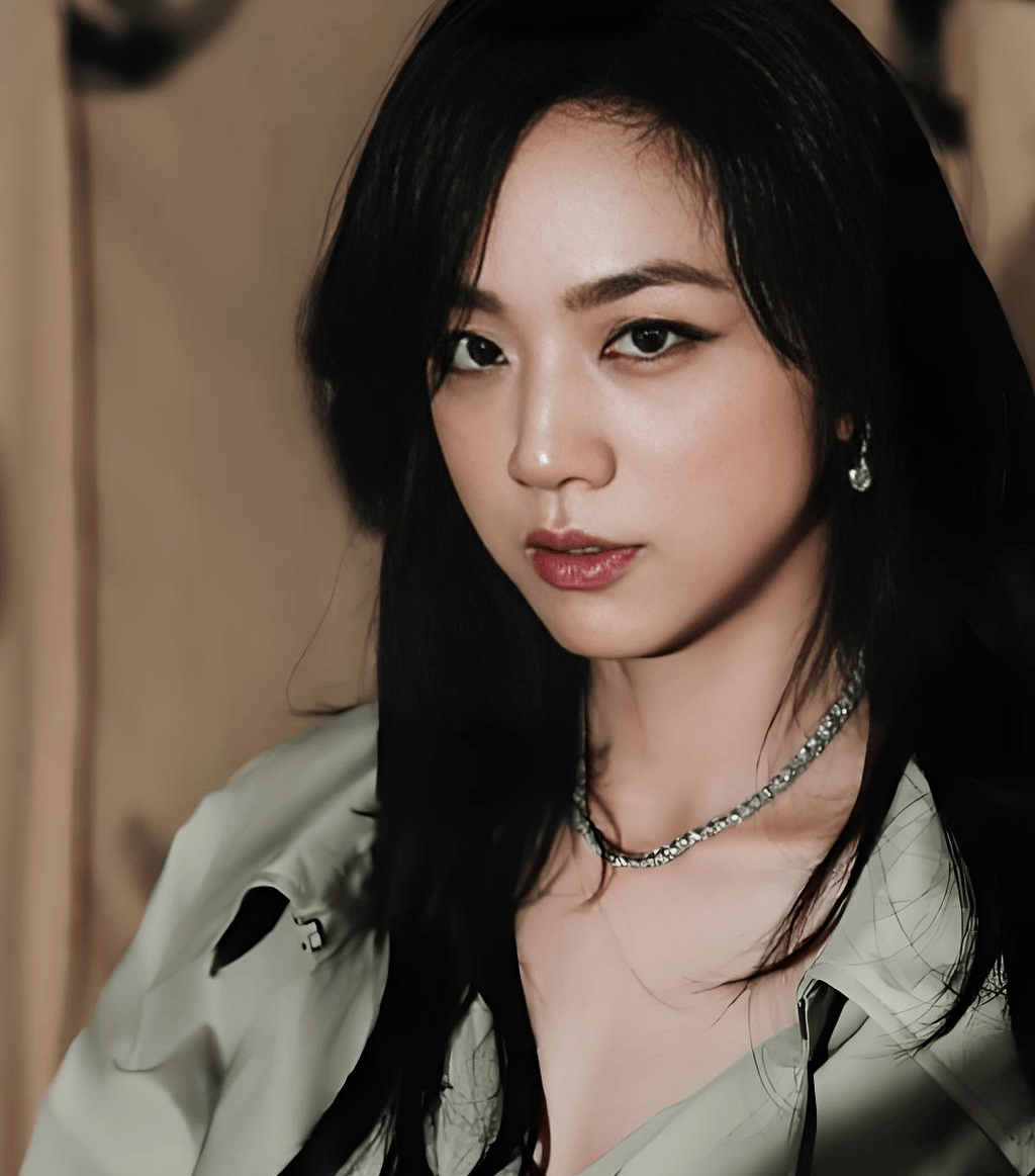 微博之夜,被"土里土气"的汤唯惊艳,不穿暴露礼服却艳压群芳