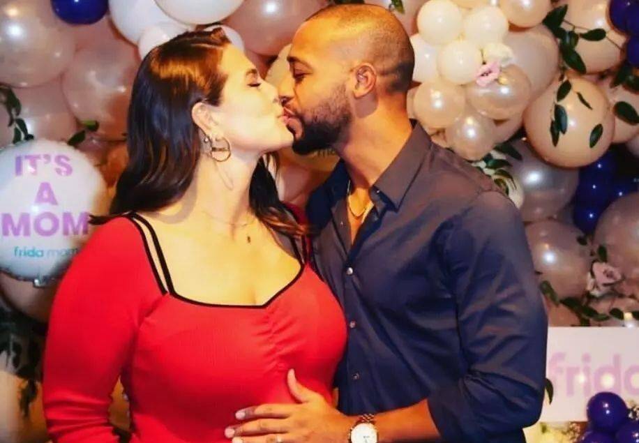 阿什利:全球身价最高的大码模特,体重200斤无赘肉,比卡戴珊美