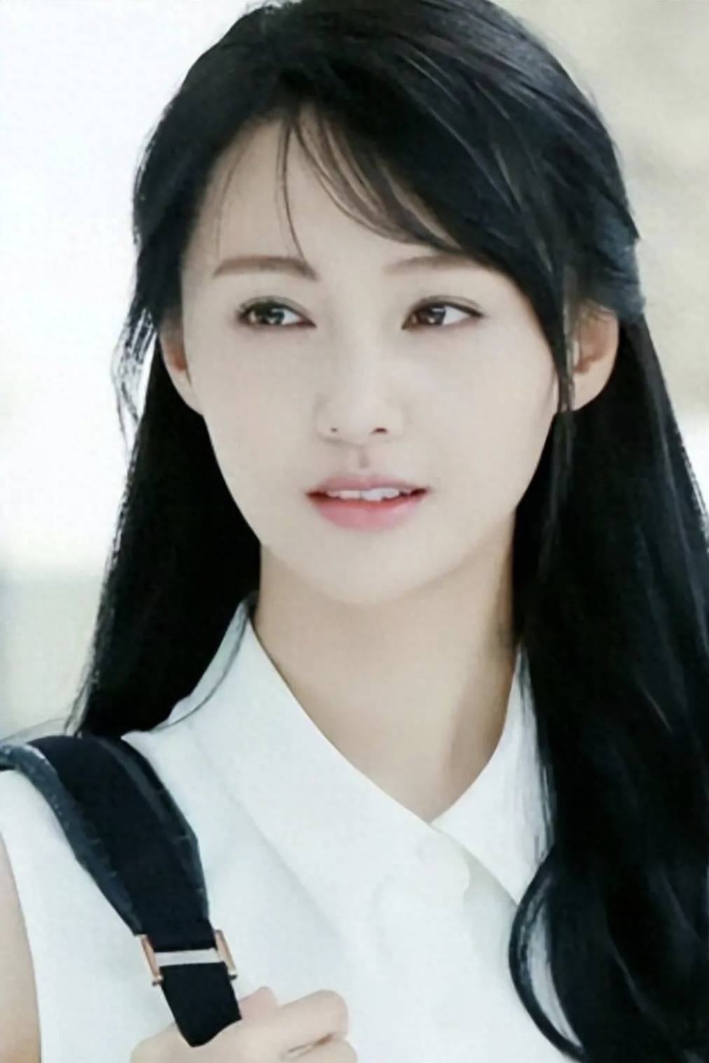 郑爽在美生活再曝光!一儿一女已五岁,最悲哀的竟是无财产可以追索!