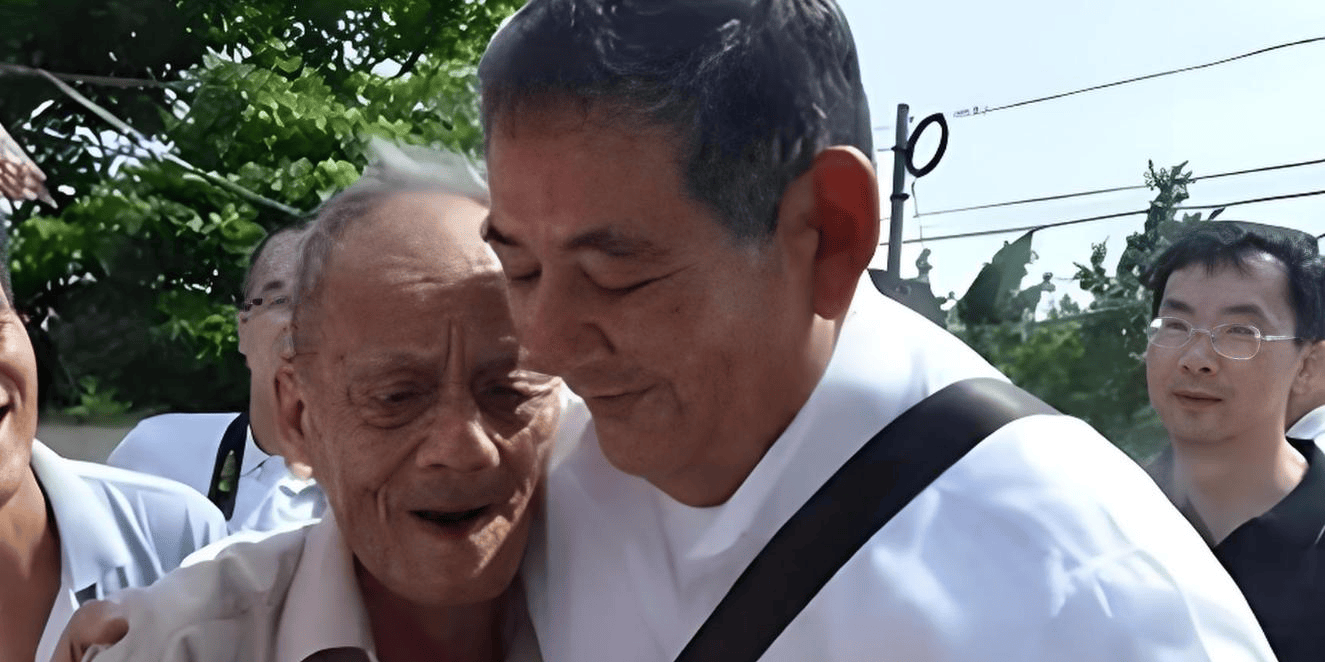 13年洪都拉斯总司令，替父回中国寻根，在广东老家找到87岁亲哥哥_搜狐网