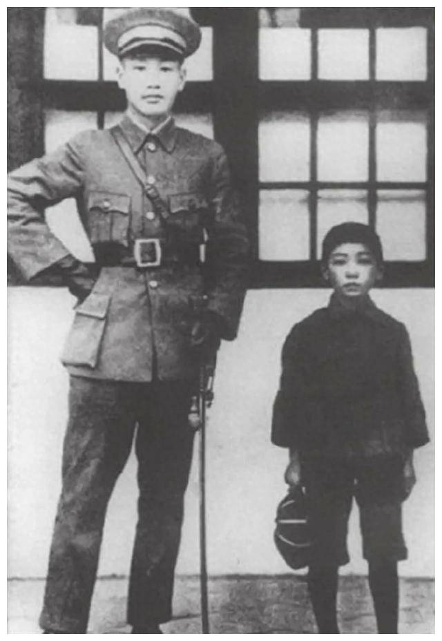 蒋纬国生父生母是谁