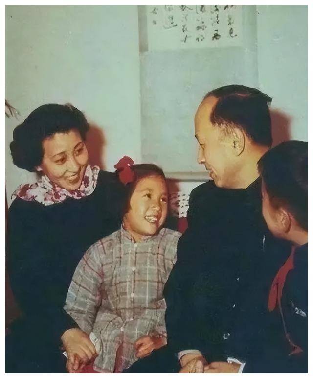 蒋英:嫁给干哥哥钱学森,成就李双江,她是怎样成为了一代传奇?