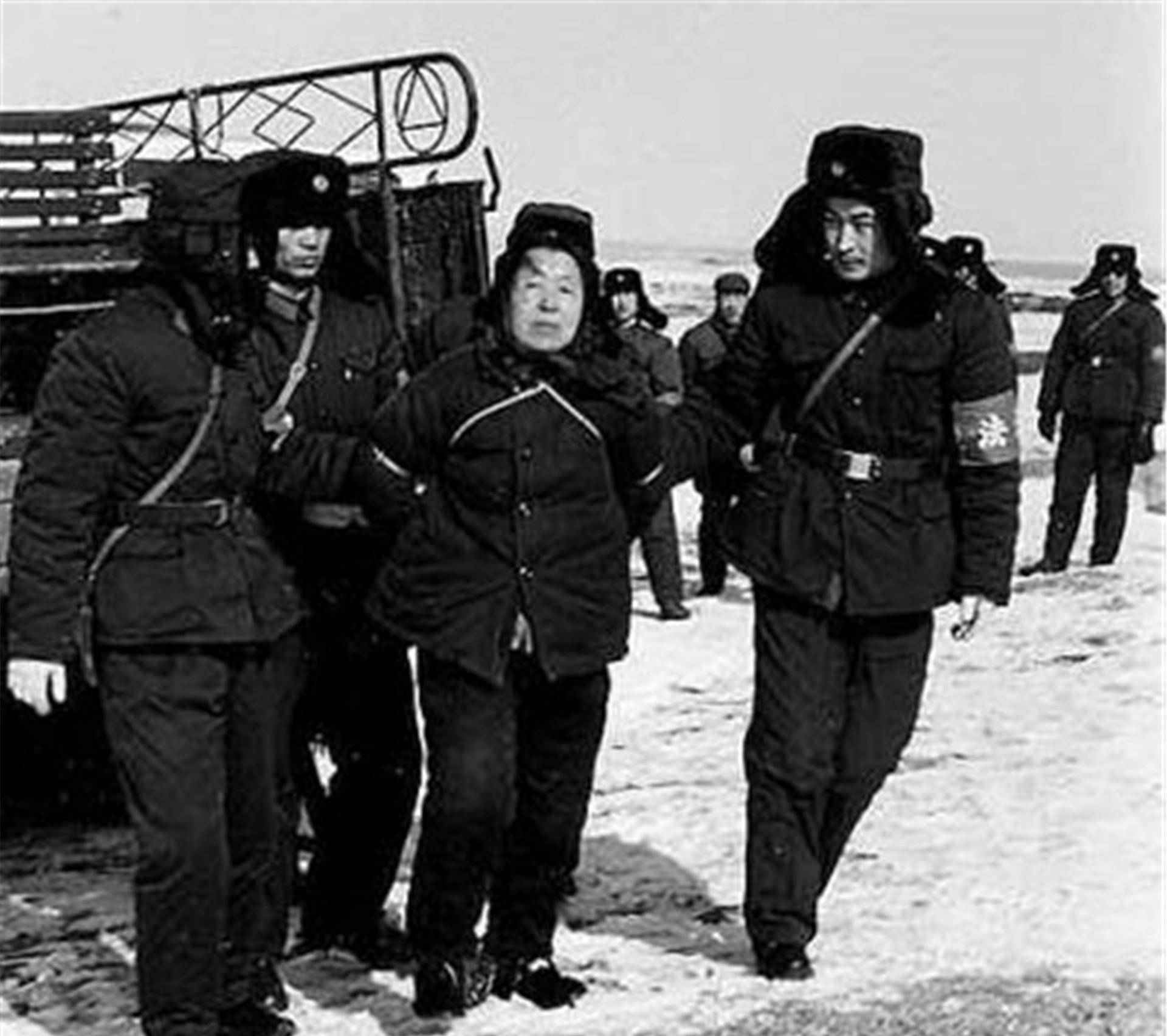 王守信据警方掌握的情报显示,王守信并不是最近几年才开始贪污的,早在