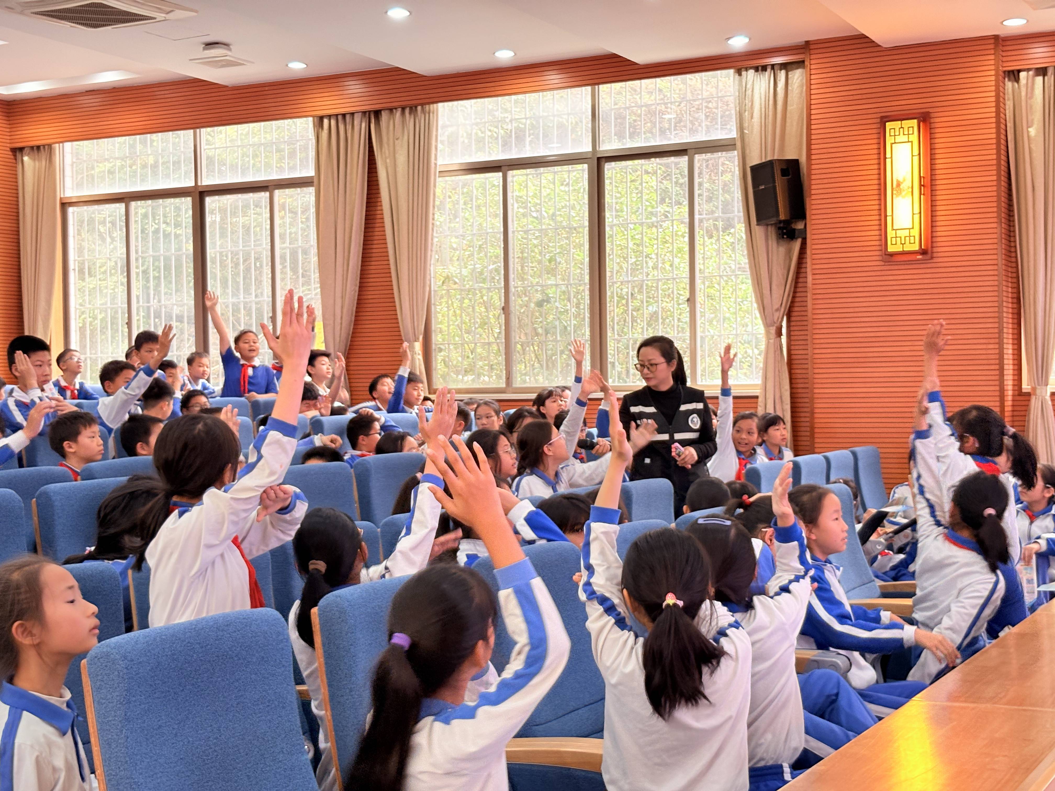 观澜街道开展禁毒擂台赛:小手举高高!看小学生如何ko"伪装毒刺客"