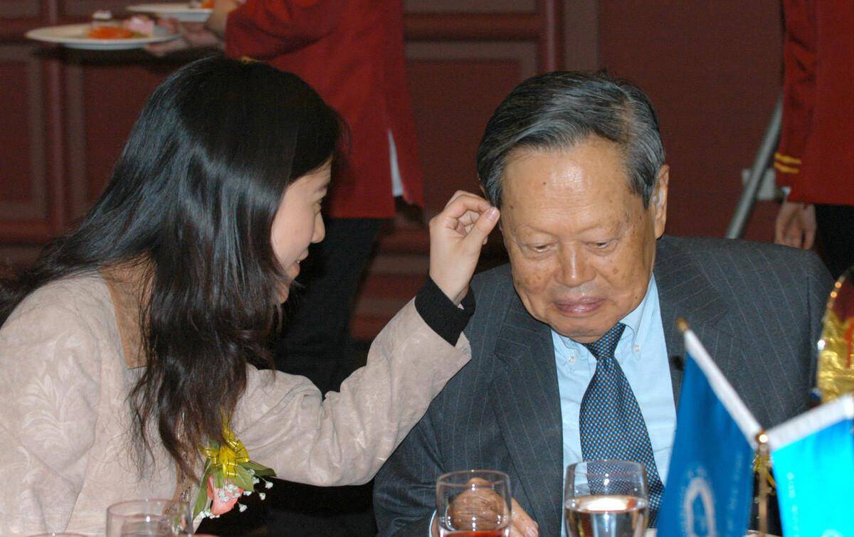 百岁杨振宁与45岁翁帆的17年婚姻细节曝光,只愿陪伴彼此更久