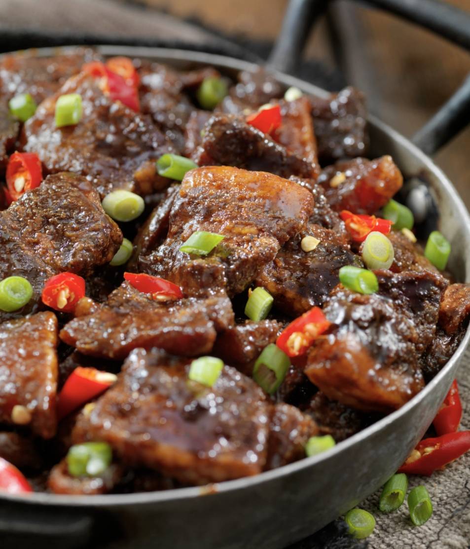 湖南湘西血粑鸭的糯香辣爽,苗家寨子的待客硬菜