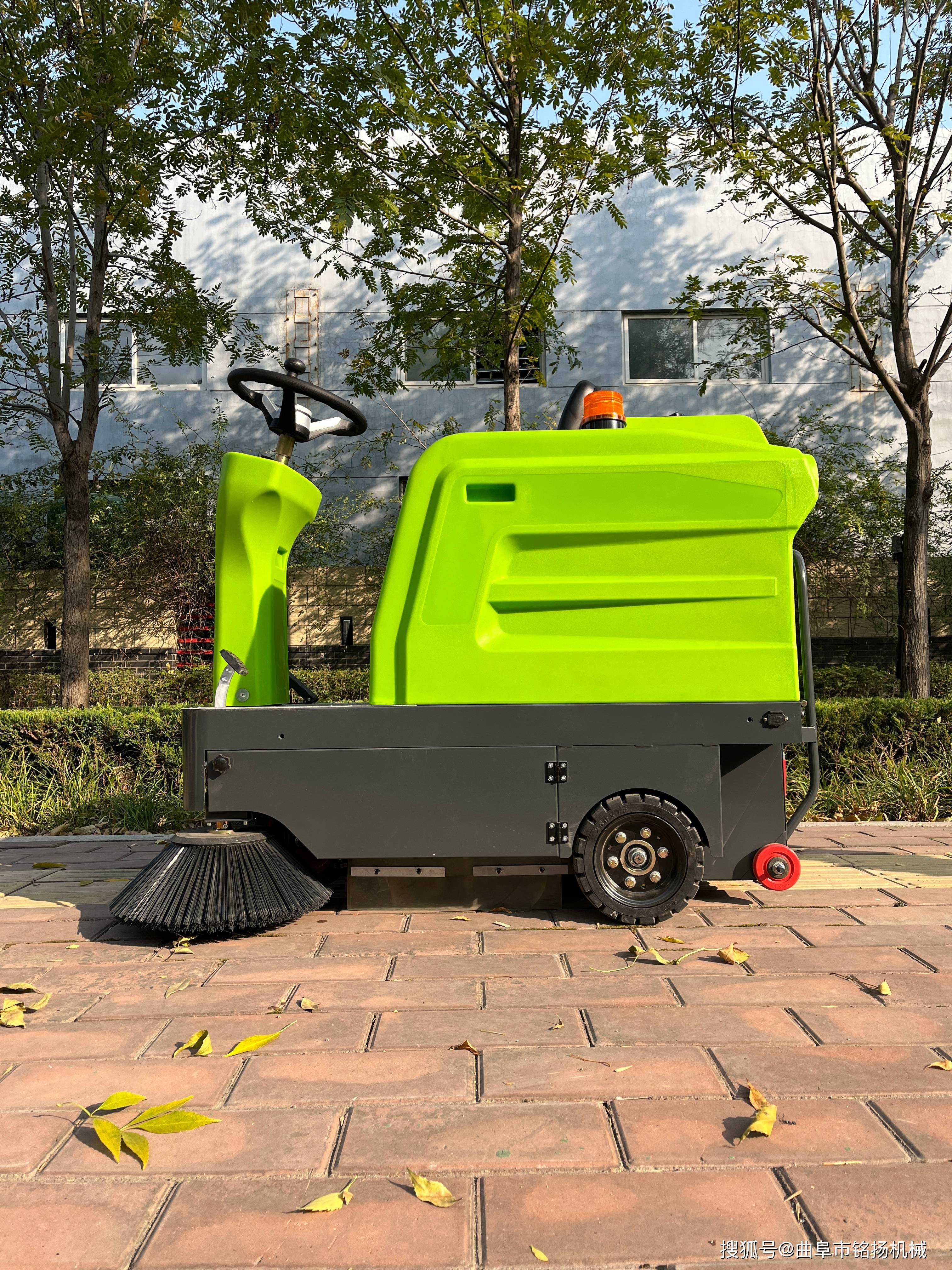 驾驶式扫地机 电动全自动洗地机 小区物业电动路面清扫车