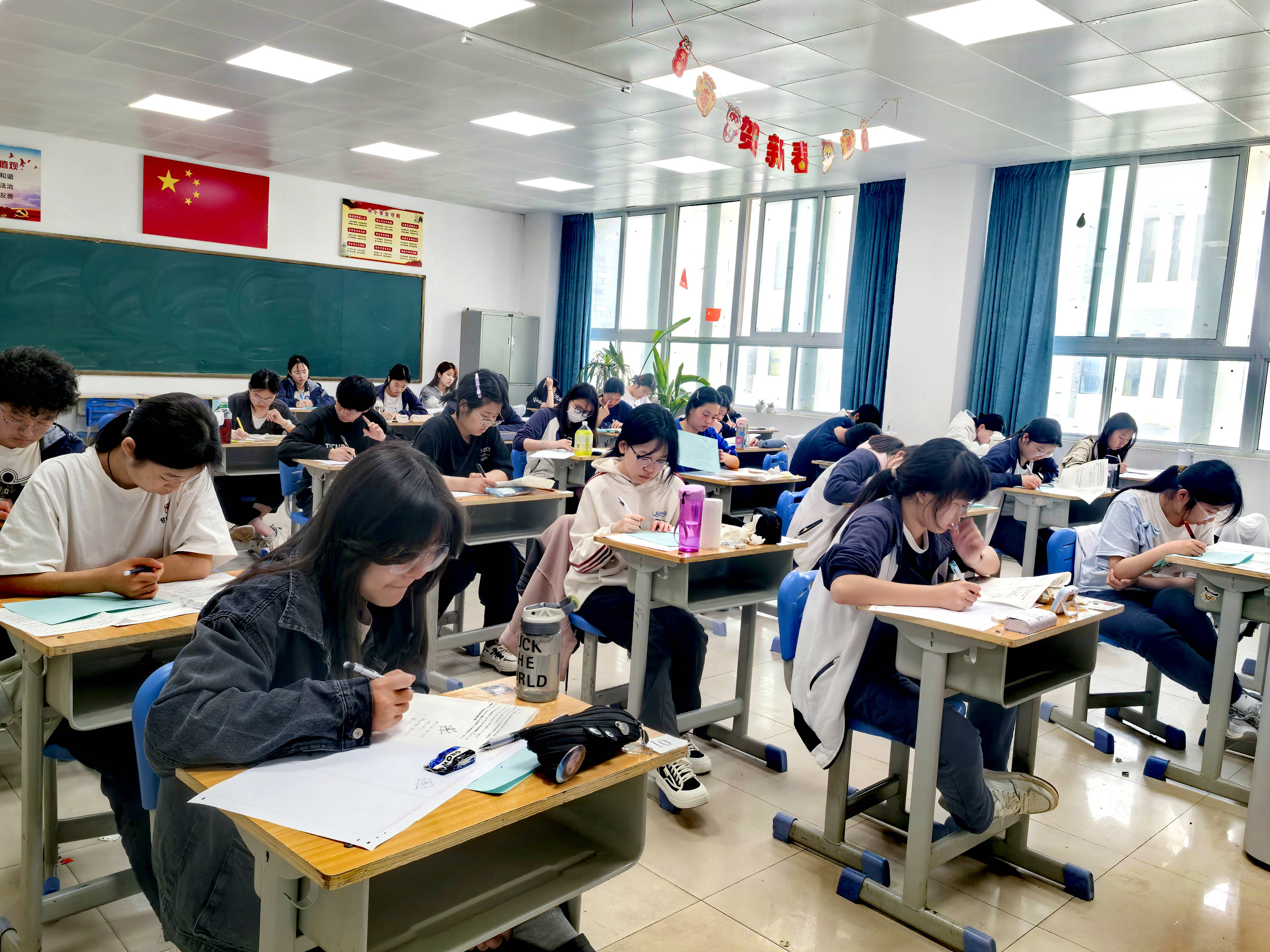 厉兵秣马 只为六月出征 郑州市第十中学高三学子迎战二测