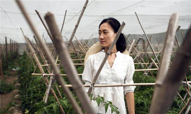 她是清华女博士,毕业回村当农民,如今年收入800万,父母认不出