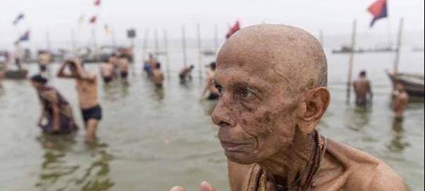 极其罕见的印度"苦行僧",人类欲望在他们面前被压得很低