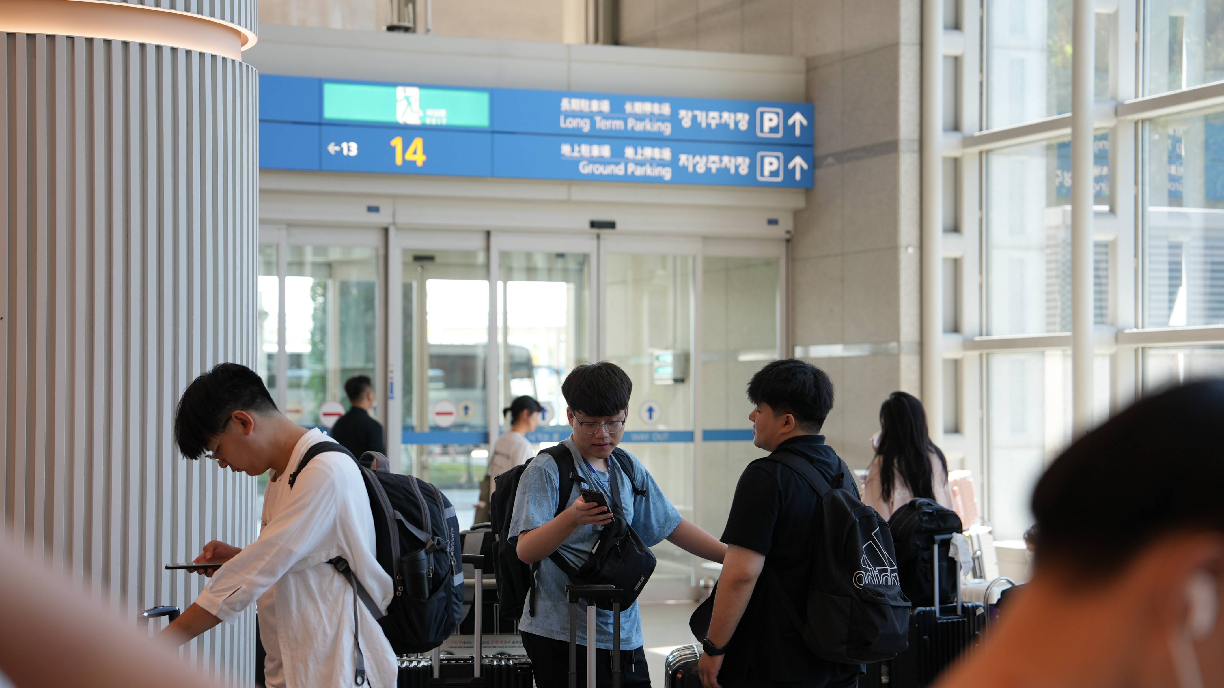 “家里有多少存款，才能去韩国留学？”—普通家庭的真实选择指南-华闻时空