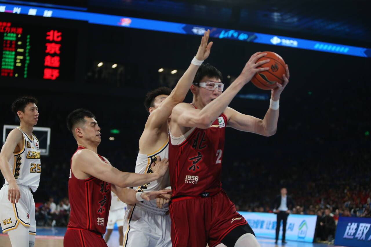 总决赛-布朗44分周琦26+13 广厦客场逆转北京总分2-1（周琦cba总决赛）