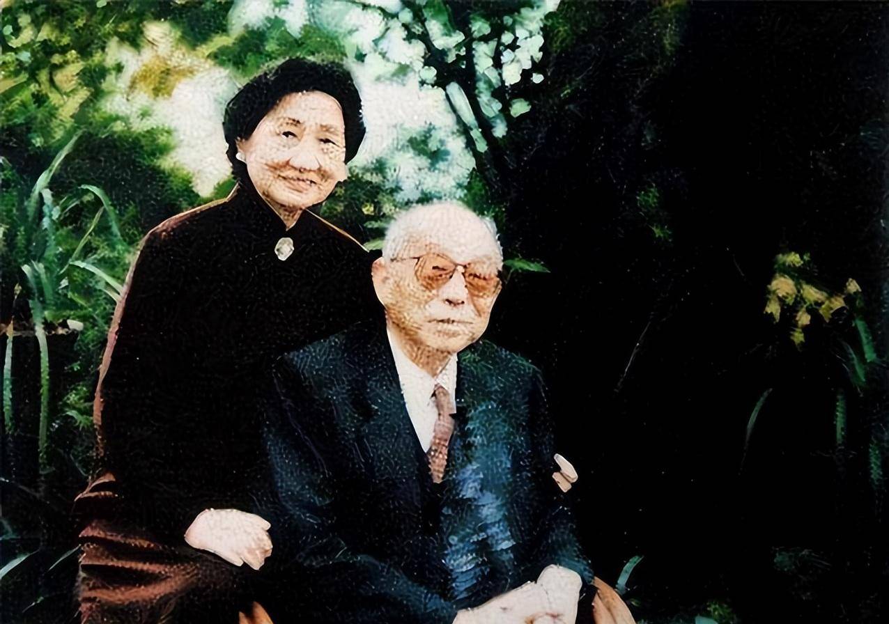 张学良晚年重获自由,他立即飞往美国看望蒋士云,一共住了三个月