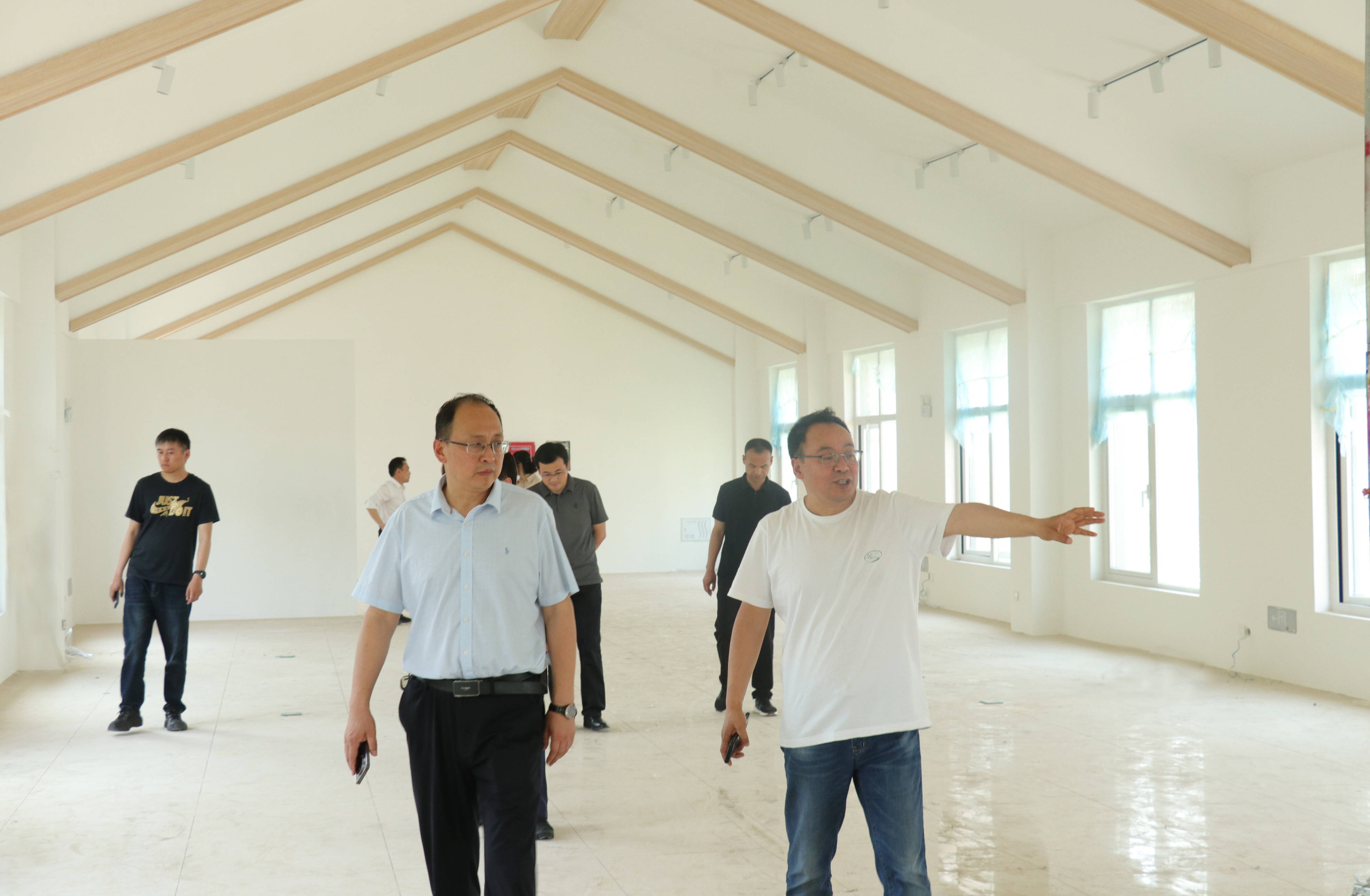资讯|临沂市文旅中心副主任陈宏伟一行莅临百华鞋业调研指导