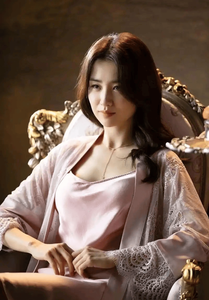 朴河宣:从娱乐圈小透明到顶流女星的逆袭之路,背后藏着多少不为人知