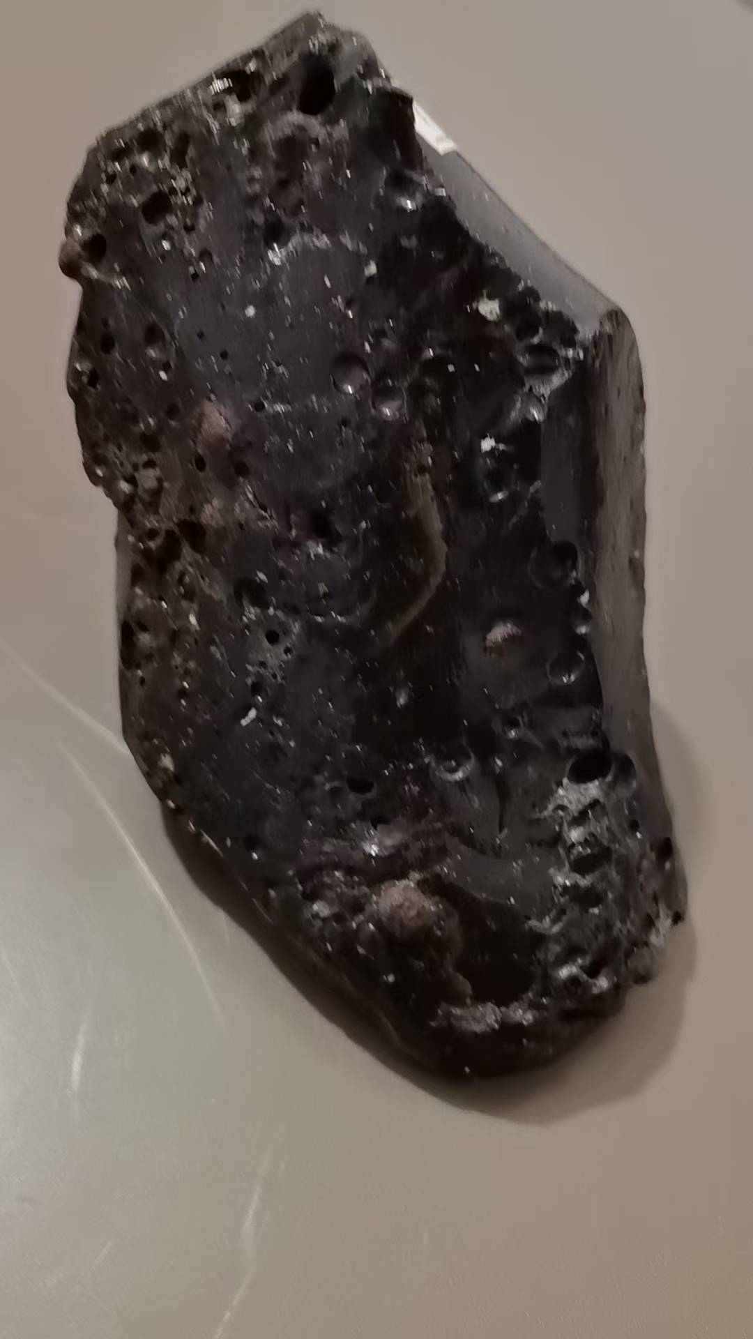 这种观点虽尚未得到完全证实,但为玻璃陨石的起源增添了更多想象空间