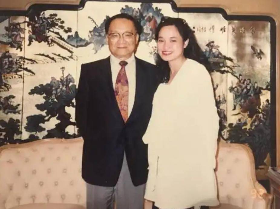 提离婚又懊悔,金庸:我最对不起前妻朱玫