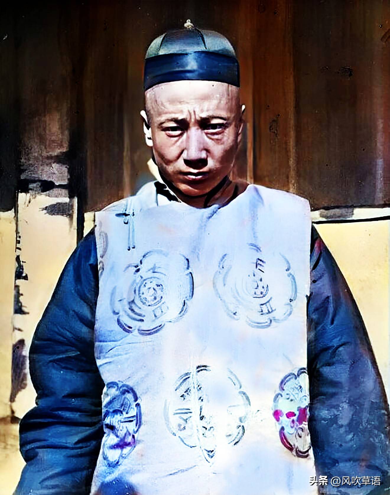 ,盛京将军的妻女衣着华丽,精神萎靡