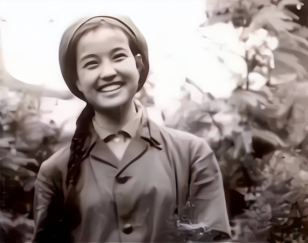 原创19位80年代女星军装照老照片中的经典时光全是无与伦比的帅