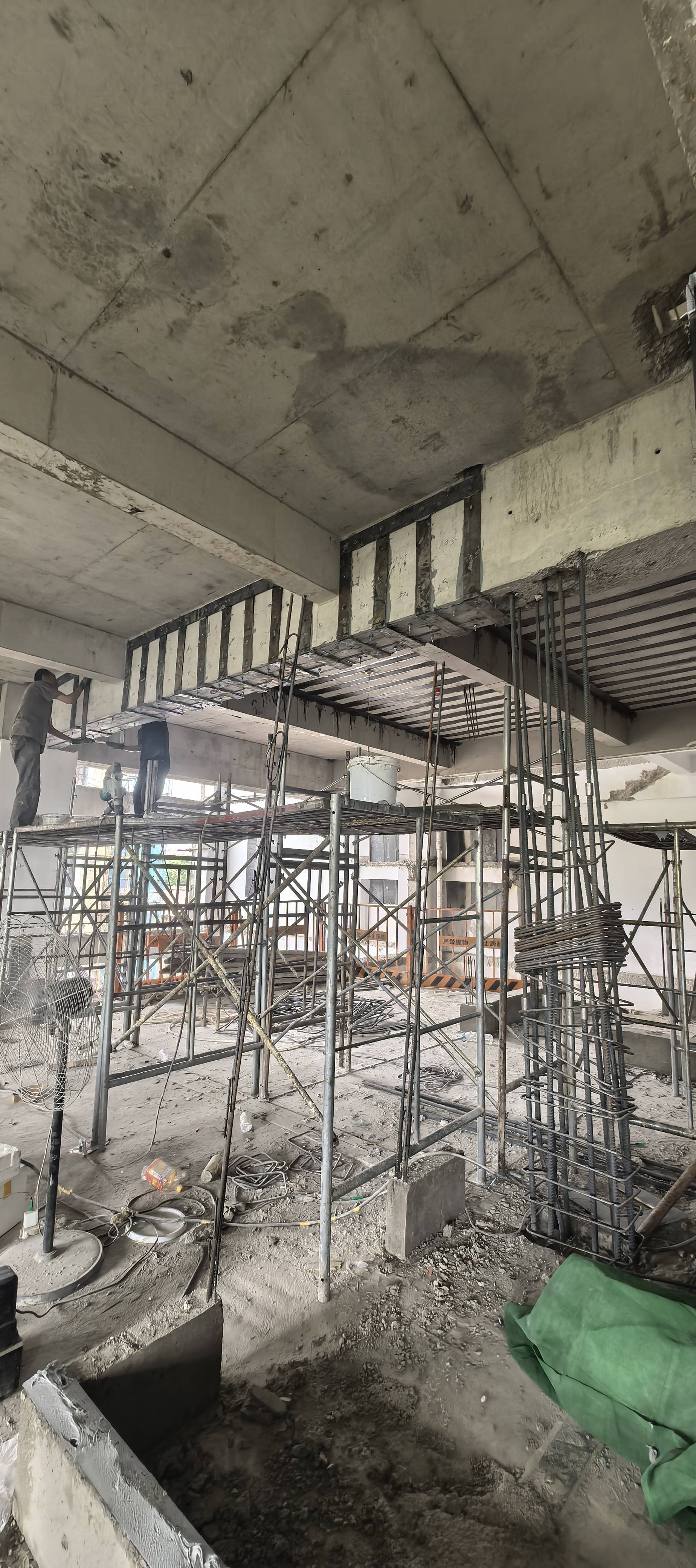 天津混凝土梁粘钢加固,承载力刚度齐飙升