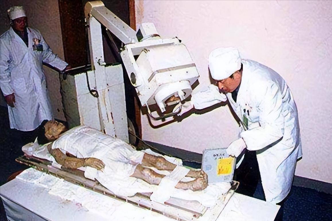 1972年，一具2000年前的女尸无人敢解剖，彭隆祥：我来主刀_马王堆_尸体_辛追夫人