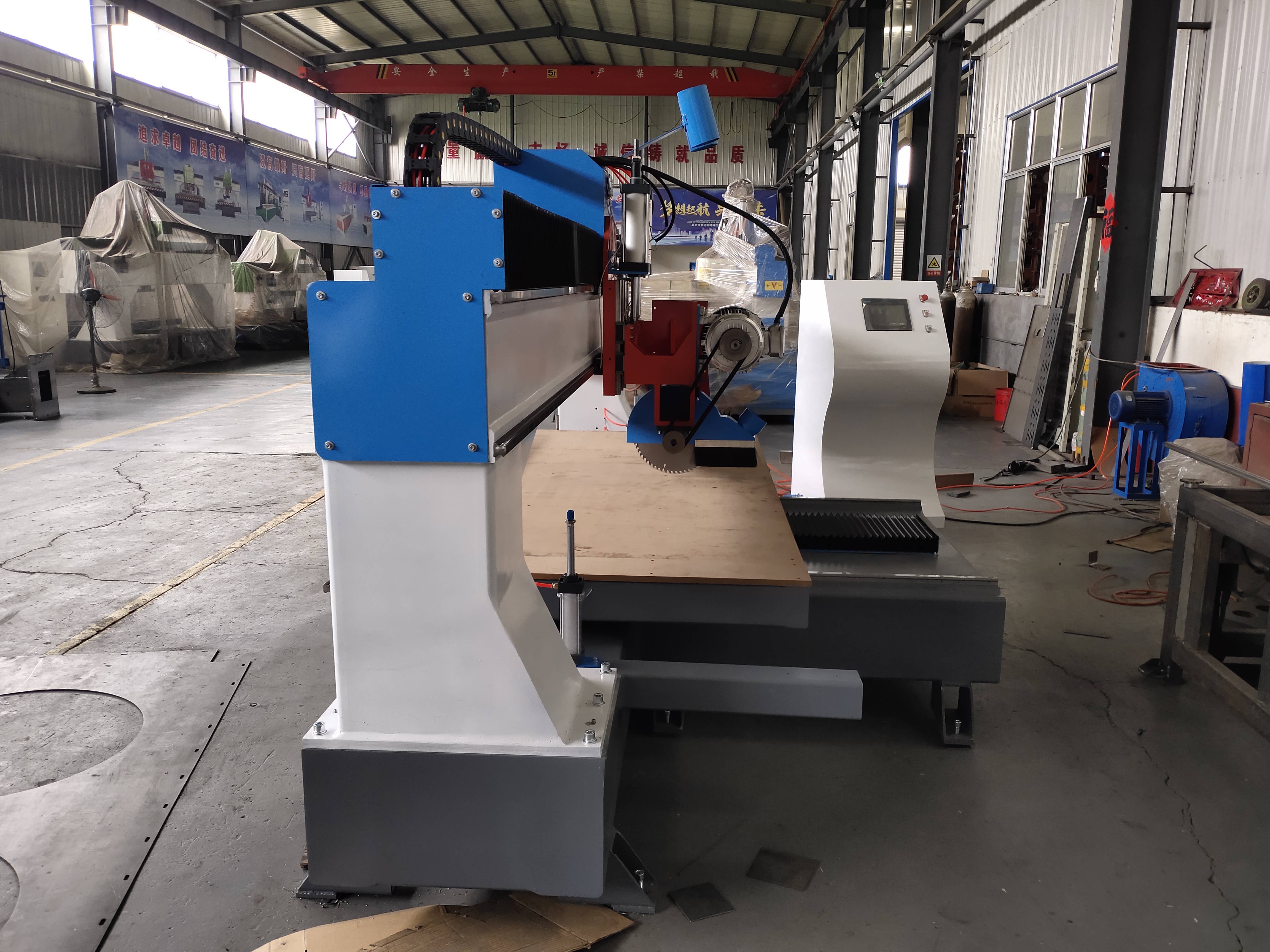 全自动裁板机器 往复裁板机加工对于中大型板材加工企业而言,全自动裁